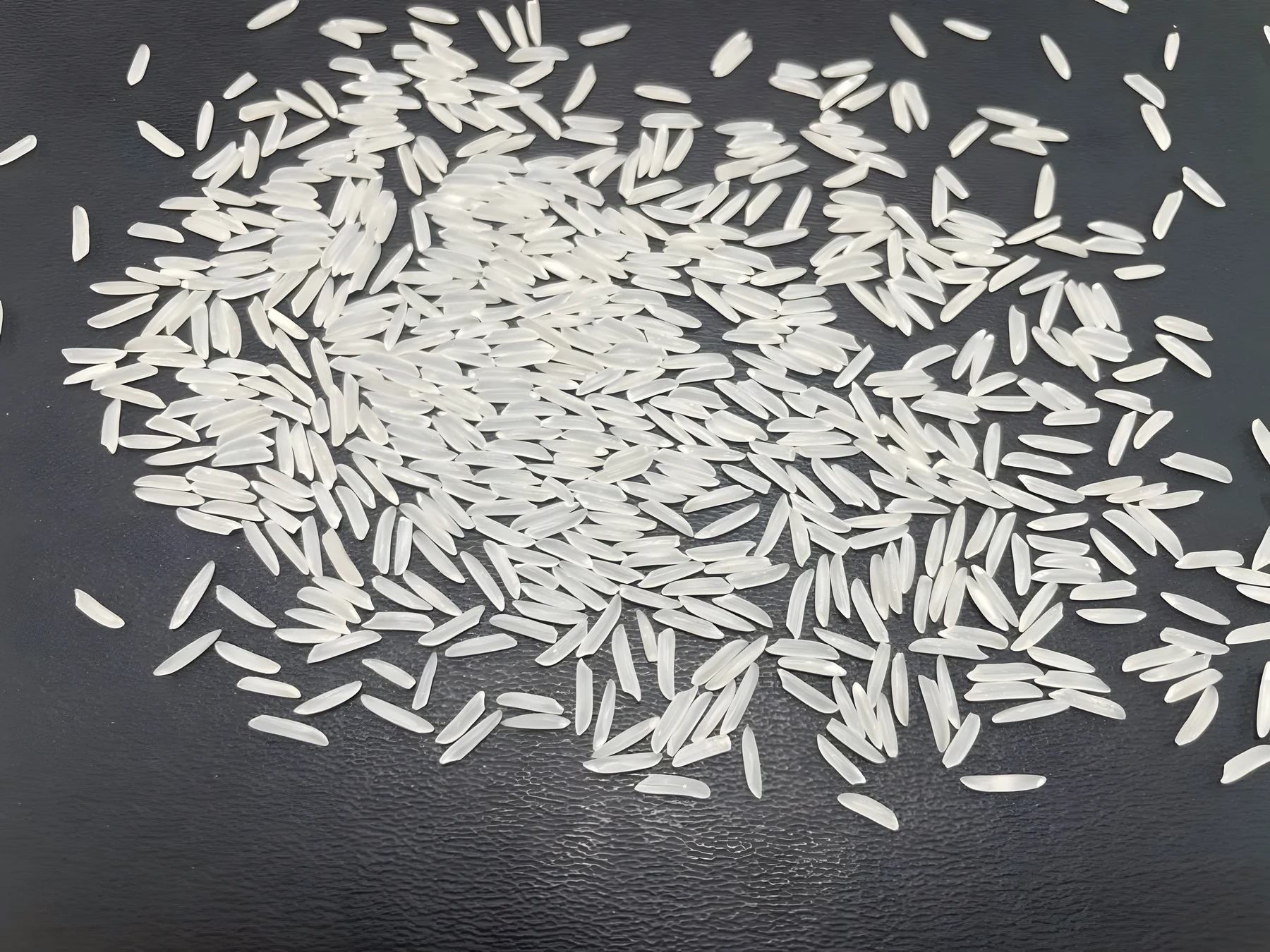 Rice sample illustration. This is not a certified 5% or 25% broken-rice sample.