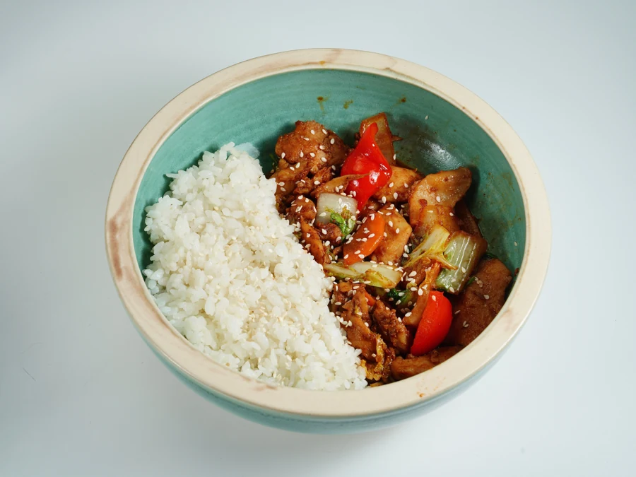 Nàng Hoa Family Rice with Chicken and Seasonal Vegetables