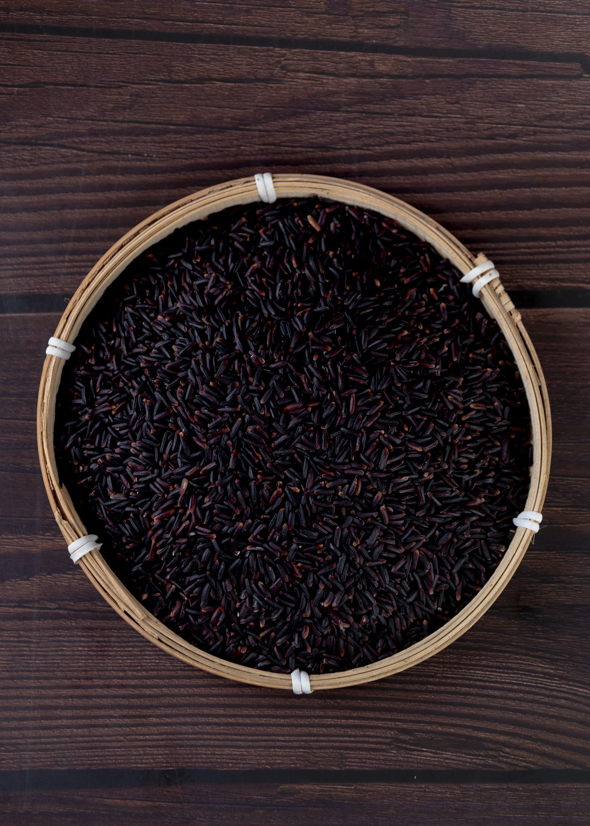 Black Glutinous Rice (Nếp Than) · Whole rice photograph